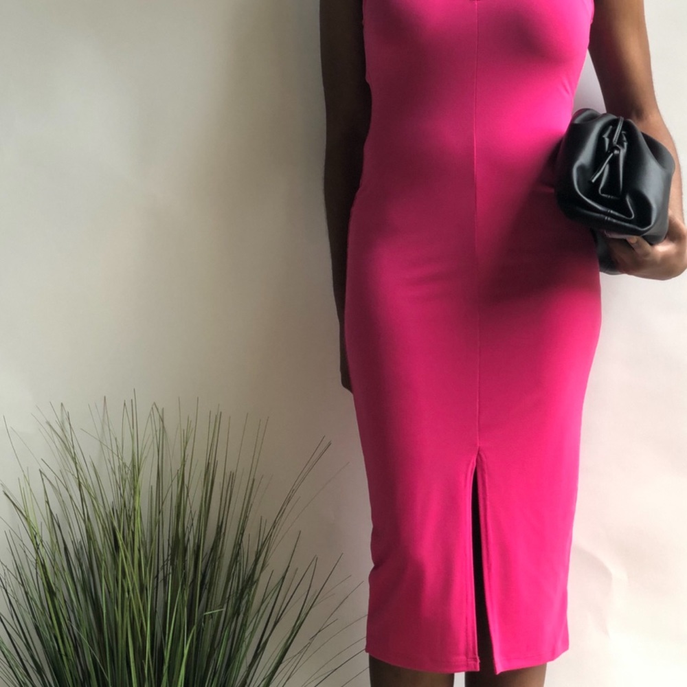 Midi length pink dress with vertical slit. - Picture 5 of 7